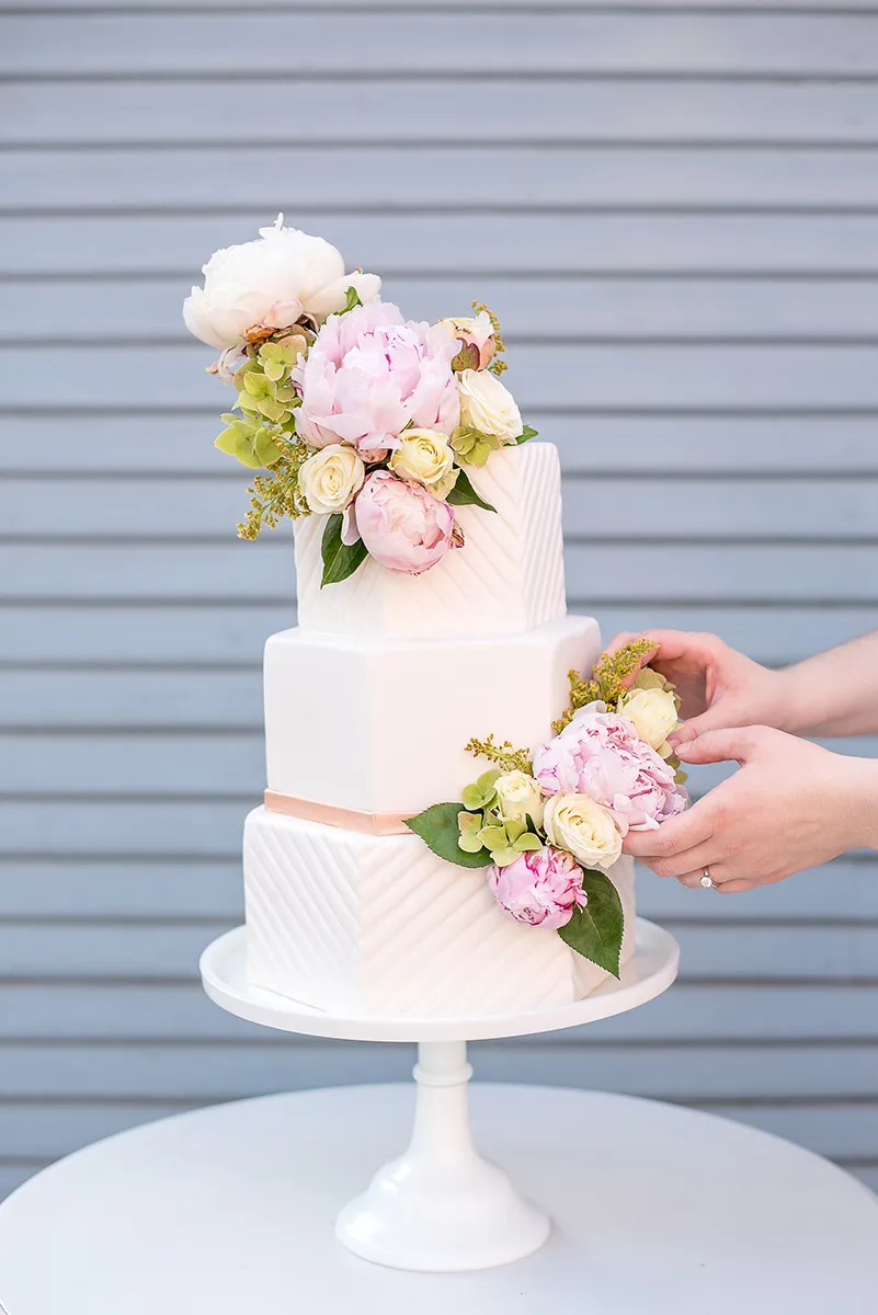 Geometric wedding cake with flowers